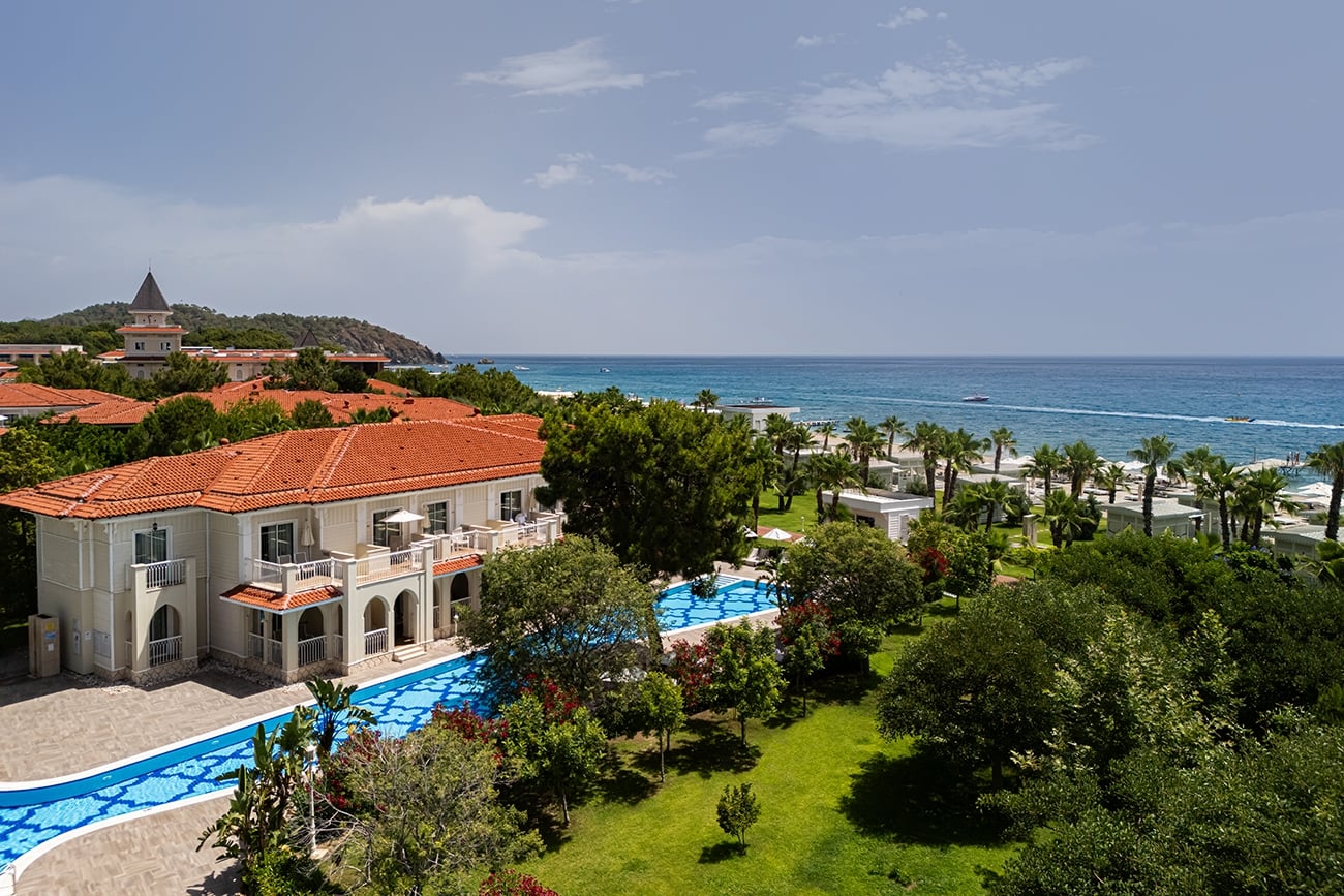 Havuzlu Deluxe Aile Odası · 3